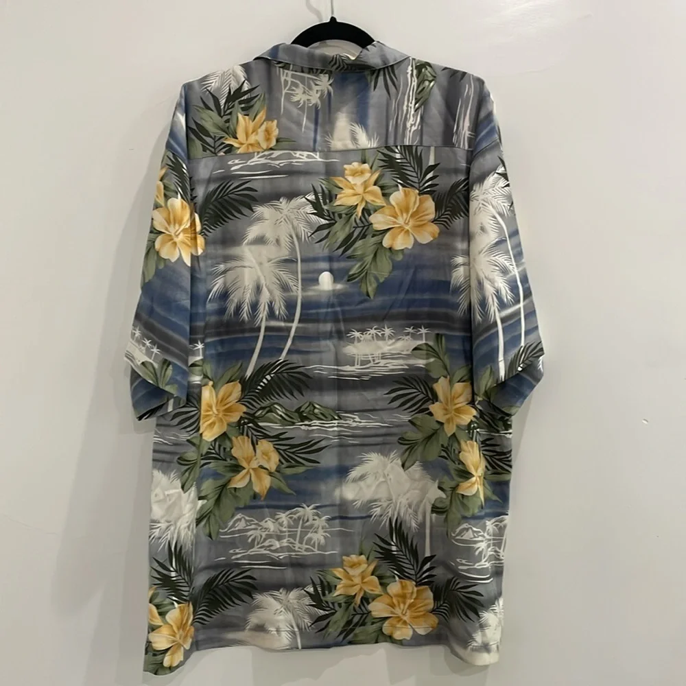 Tommy Bahama Men's Button Up Hawaiian Floral Shirt
100% Silk Size XL - Picture 13 of 13